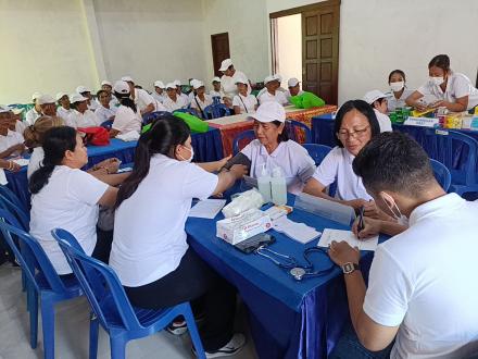KEGIATAN PEMERIKSAAN KESEHATAN LANSIA KARANG WREDA